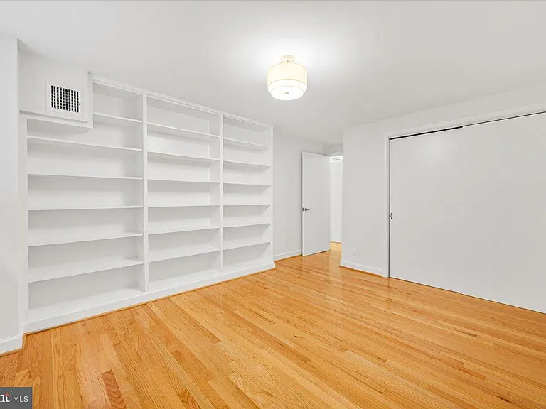 1830 17th St NW #103 — Photo 31