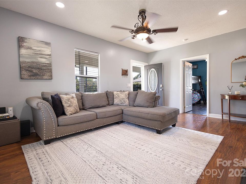 1st image of 1624 Perfection Ave
