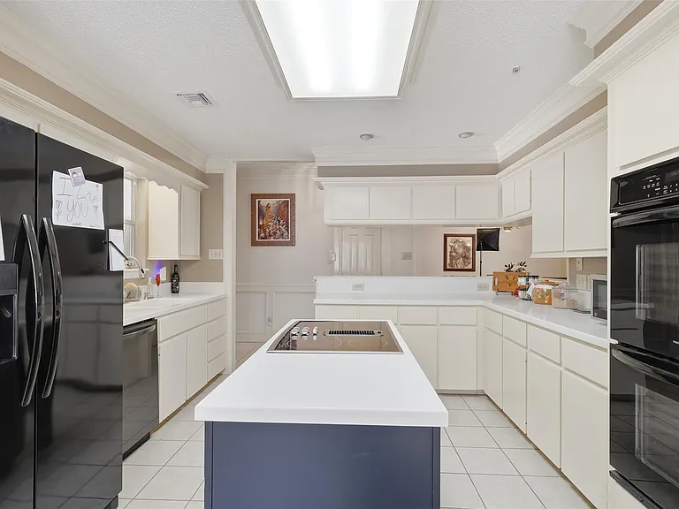 321 Champions Colony St #III — Photo 6