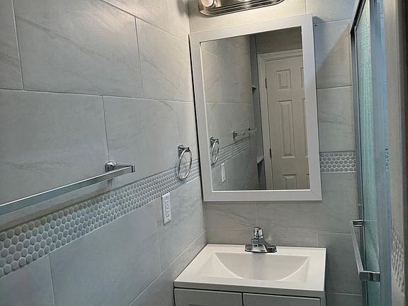 3rd image of 57 N 15th St Floor 1
