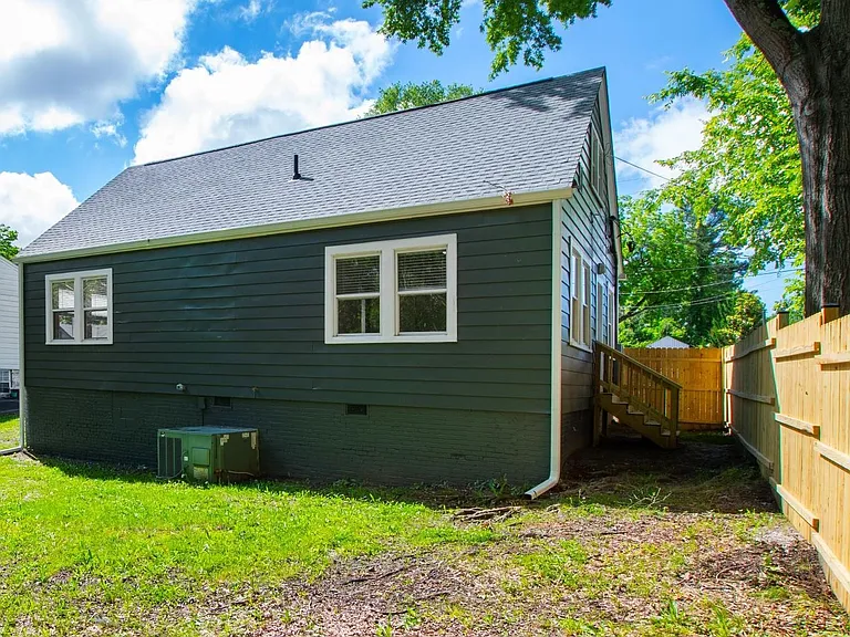 207 E Delafield Ave — Photo 22
