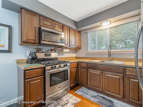 5th image of 11953 Maxfield Blvd