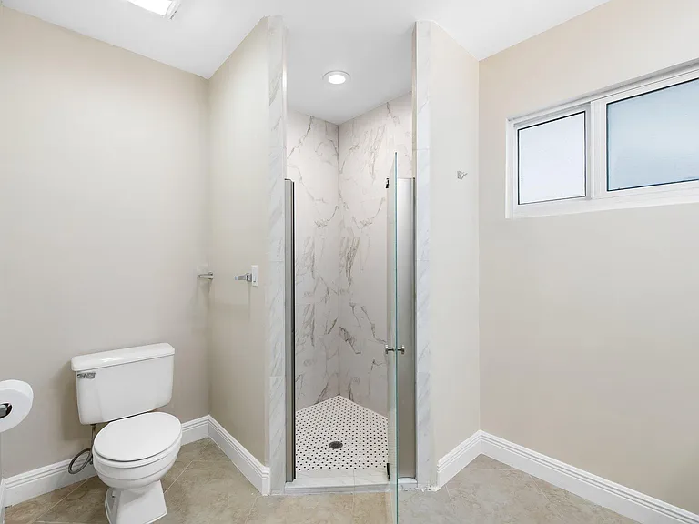 1209 NE 18th Ave — Photo 16