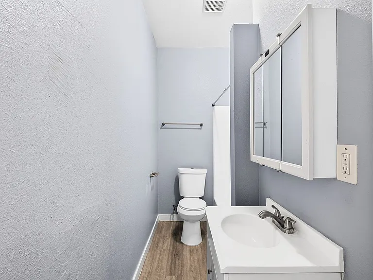 2212 Myrtle Avenue — Photo 7