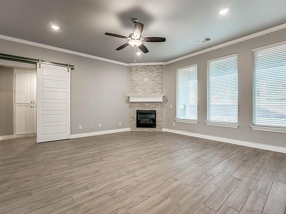 4th image of 2809 Village Lake Dr