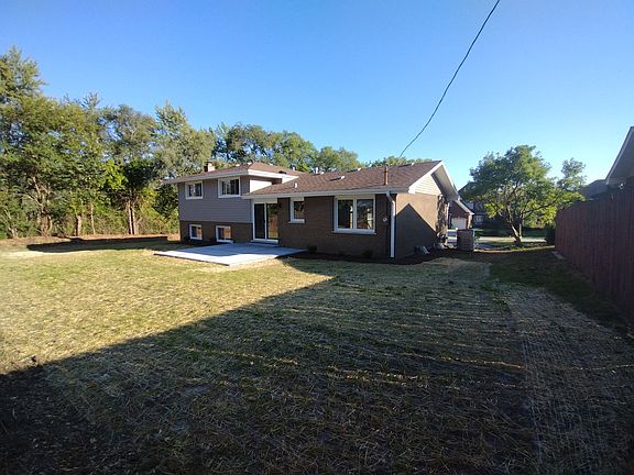 3rd image of 8600 W 98th Pl