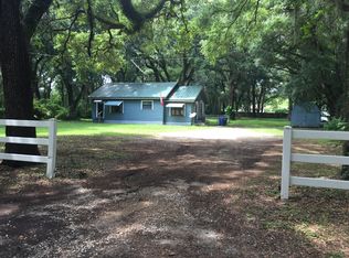 3707 Crestwood Dr, Valrico, FL 33596