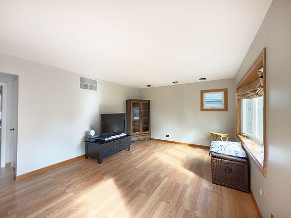 2nd image of 354 N 3rd Ave