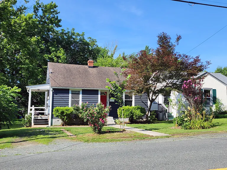 1310 Chesapeake St — Photo 2