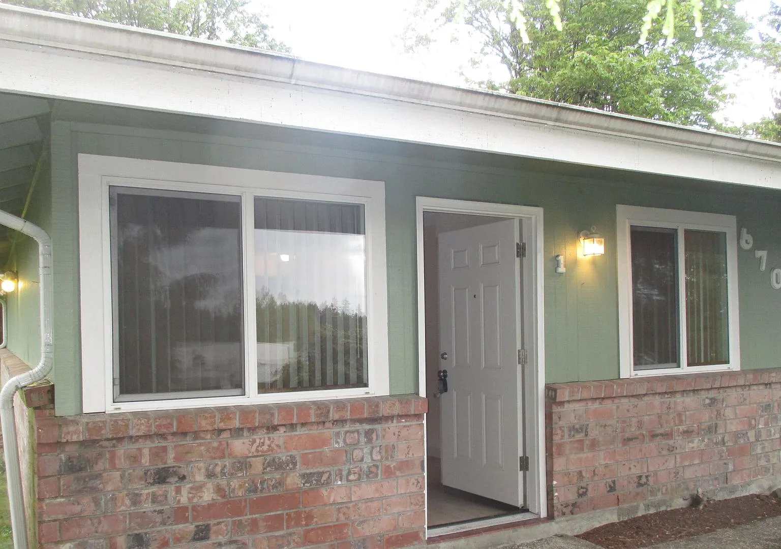 Watkins-6703-6707 — Photo 1