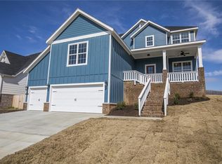 710 Chancery Ln, Cave Springs, AR 72718