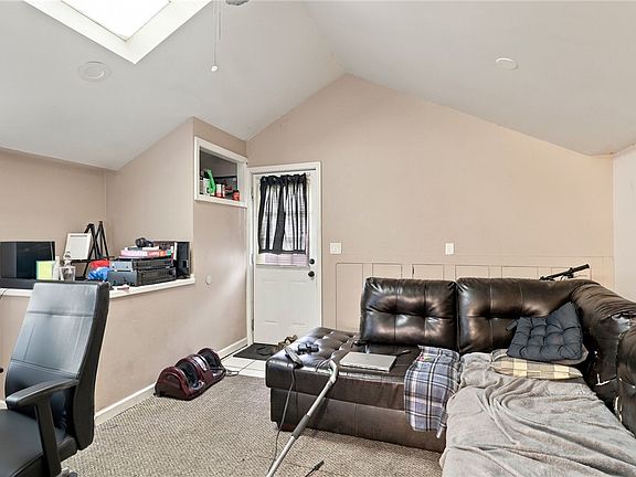 5th image of 102 Cottage St