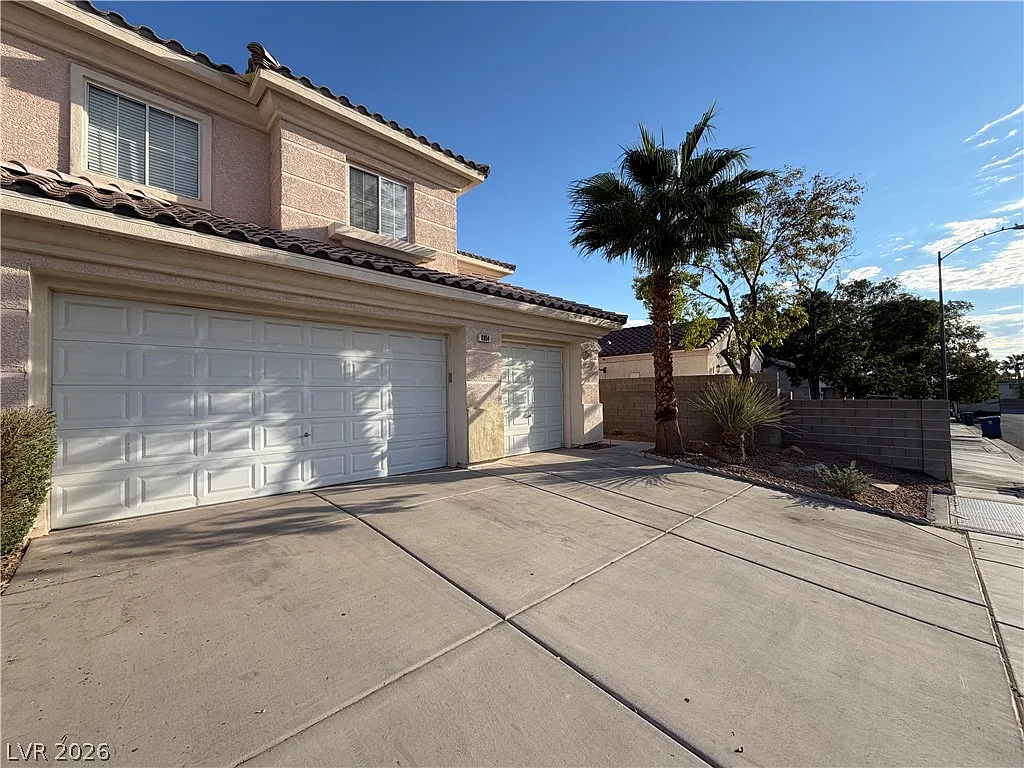 4 bed, 2.5 bath, 2143 sqft, $2,350 — Photo 2