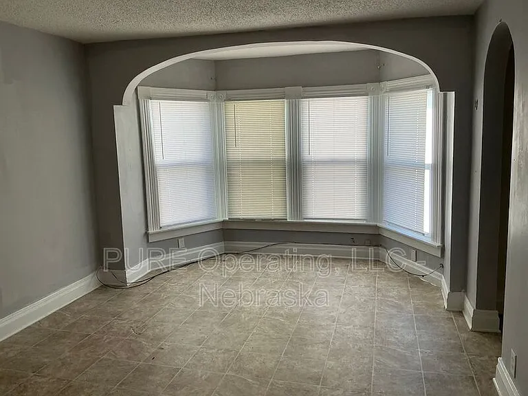 810 E Erie St #1 — Photo 3