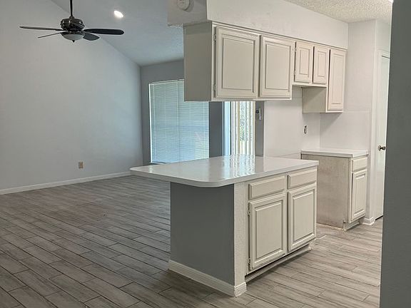 4th image of 1114 Pecan Glen Dr