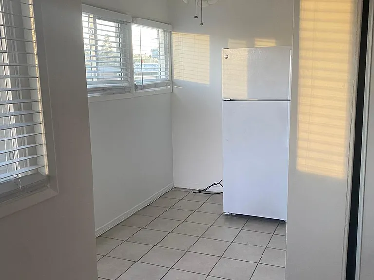 11104 Aqua Vista St — Photo 18