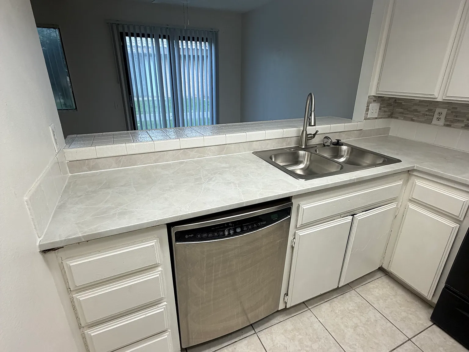 2 bed, 951 sqft, $1,900 — Photo 3