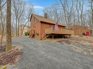 157 Saunders Dr, Bushkill, PA 18324