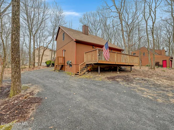 157 Saunders Dr, Bushkill, PA 18324