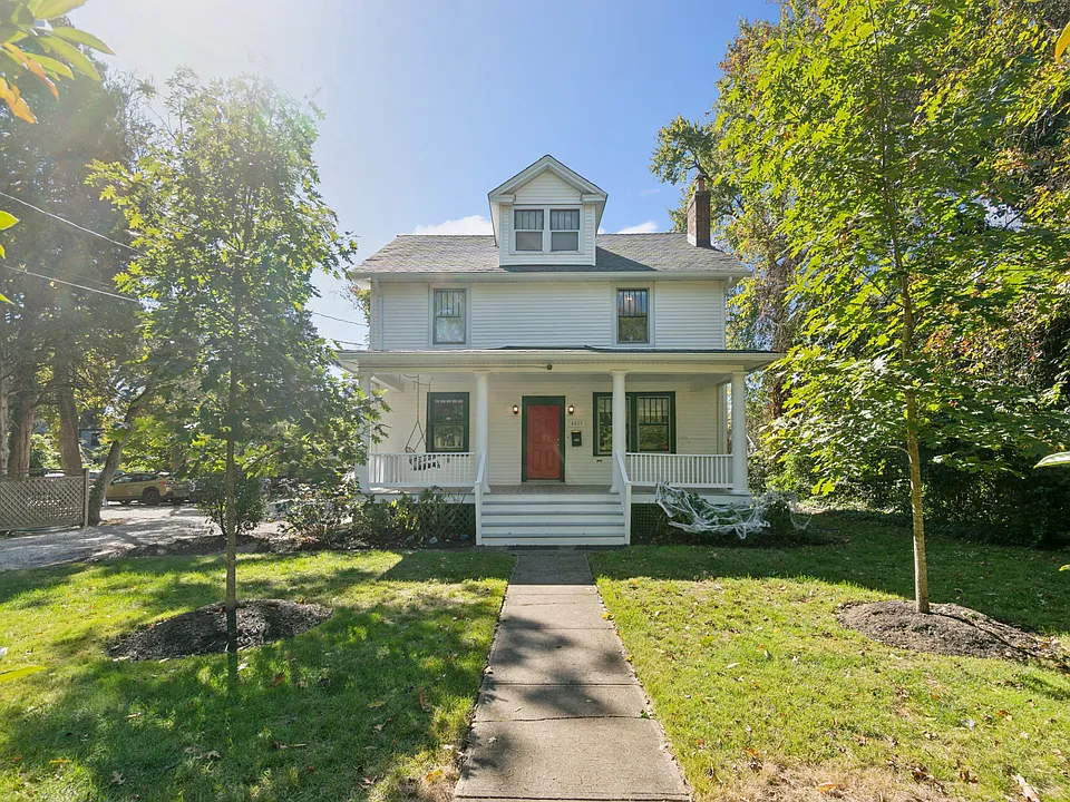 4805 College Ave
