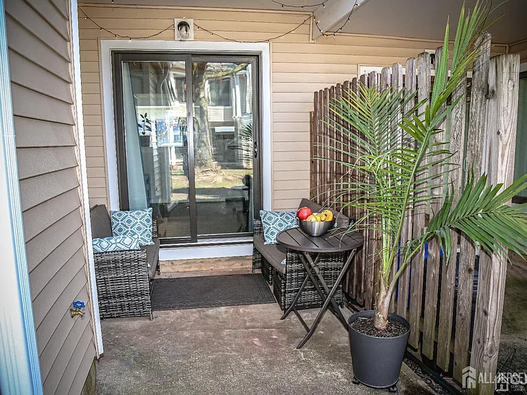 5805 Hana Rd — Photo 4