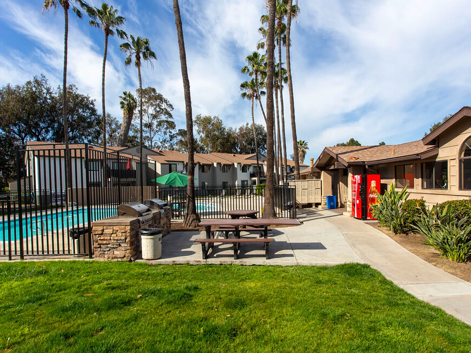 Oro Vista Apartments — Photo 3