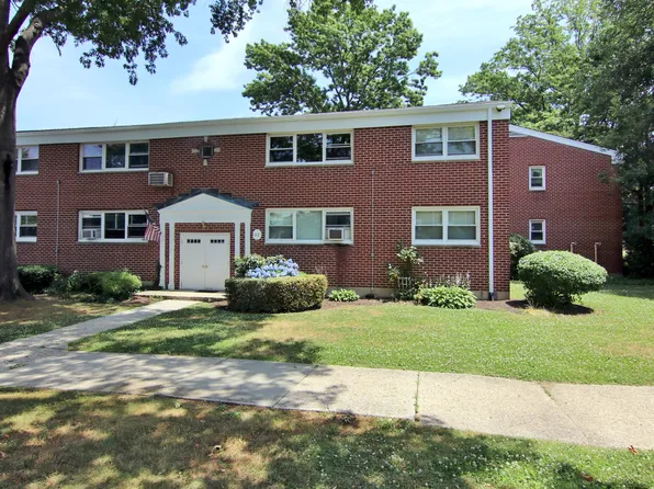 32 Courtland Avenue #4, Stamford, CT 06902
