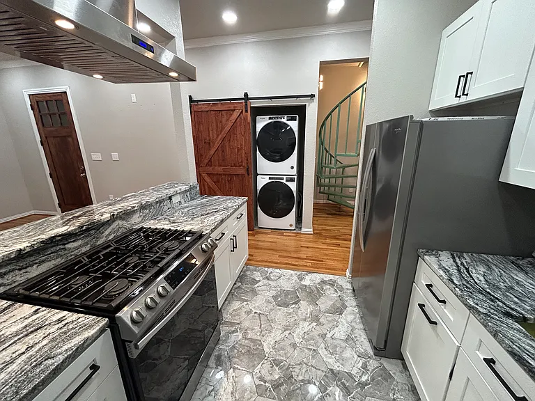 505 S Storey St #505 — Photo 6