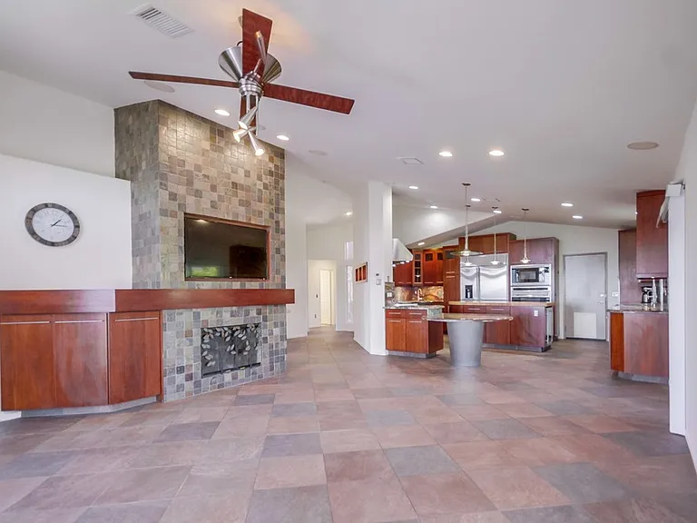 2703 Lobelia Rd — Photo 16