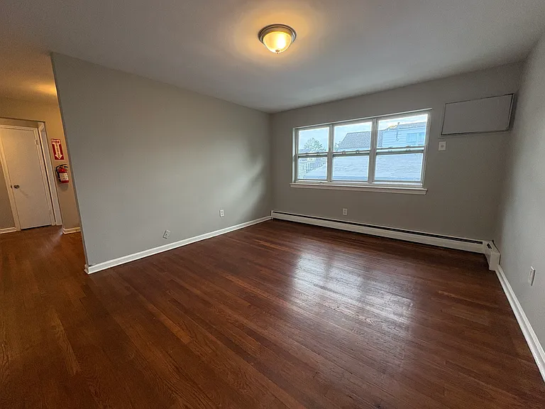 125 Maple Ave #1B — Photo 4