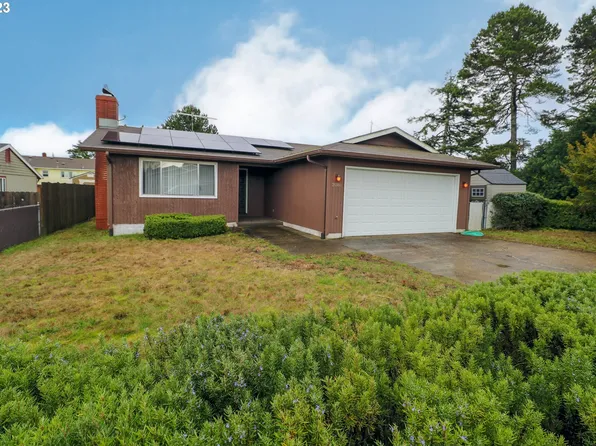 2081 Grant St, North Bend, OR 97459