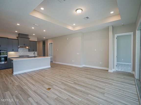 3rd image of 5 FALMOUTH Drive