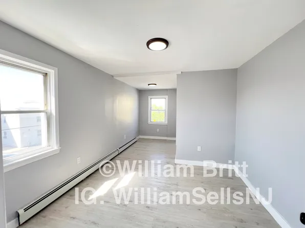 212 Zabriskie Street image 10 of 17