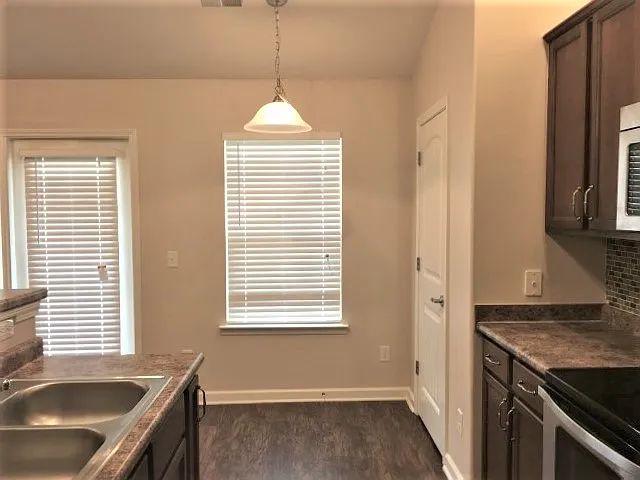 298 Willow Point Cir — Photo 3