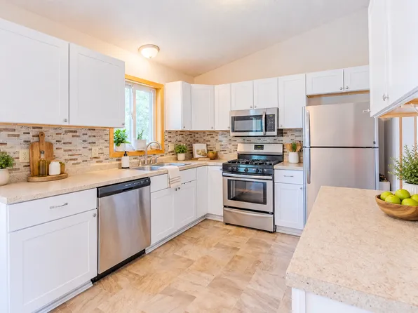 3665 James Ct, Hastings, MN 55033