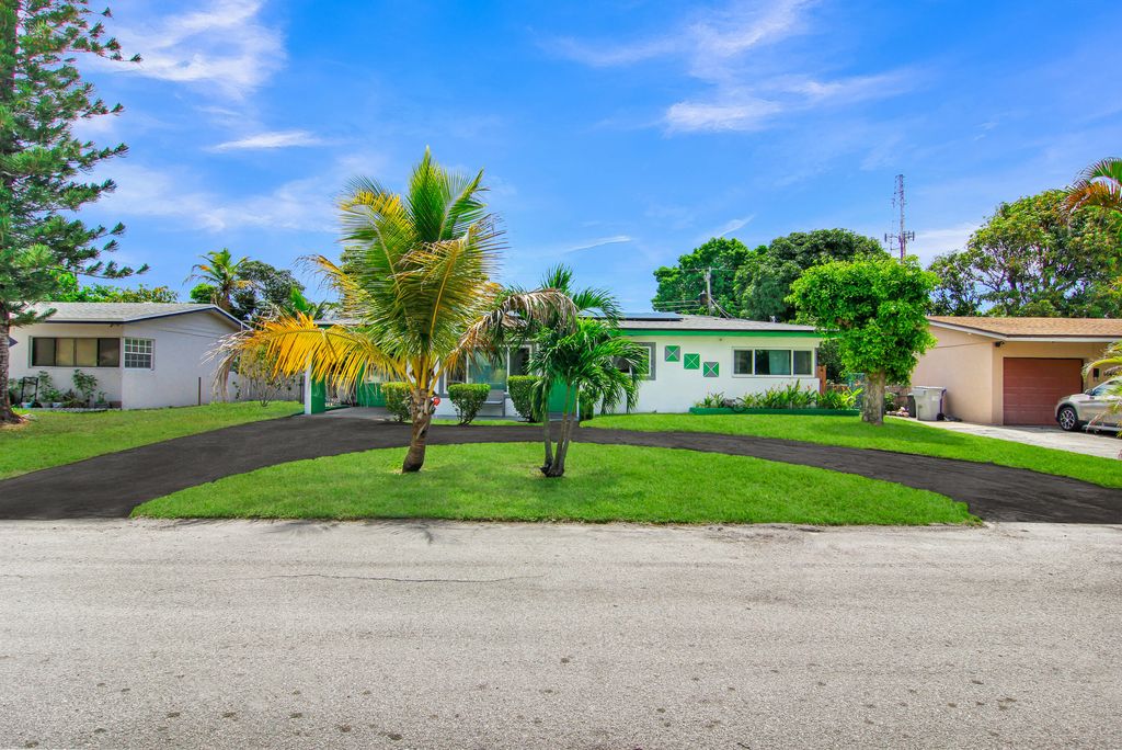 1650 NW 1ST Way, photo 2