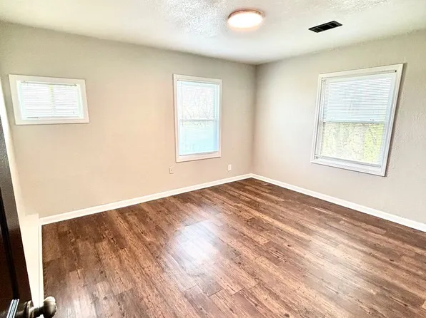 701 Airport--Available Now!, 701 Airport Rd #11, Jonesboro, AR 72405