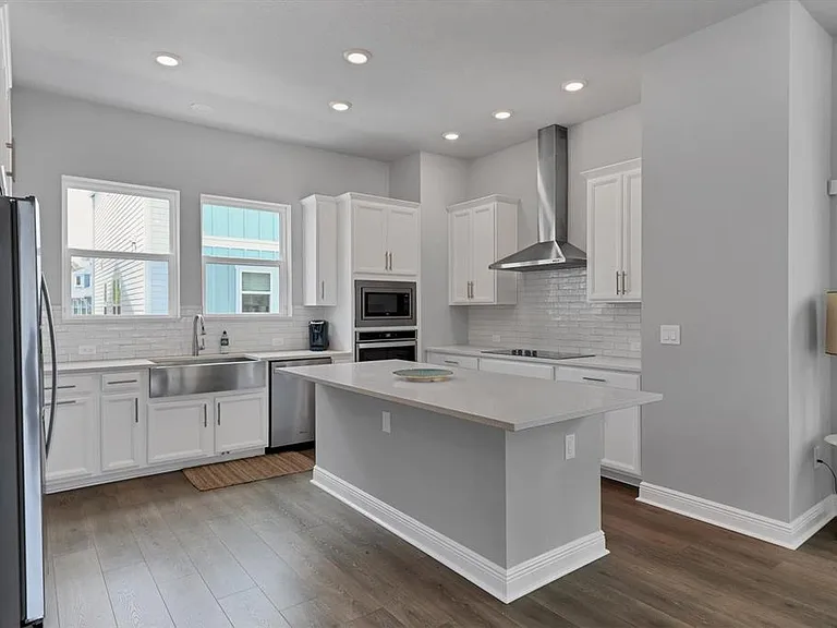 2329 Lindstrom St — Photo 9