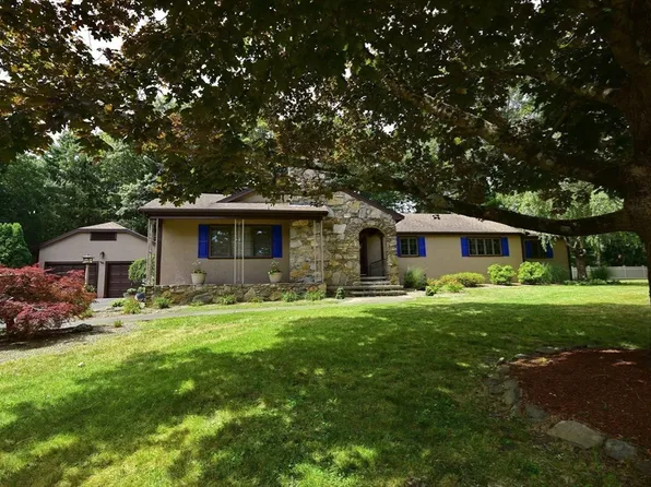 2 Tewalema Pl, Lakeville, MA 02347