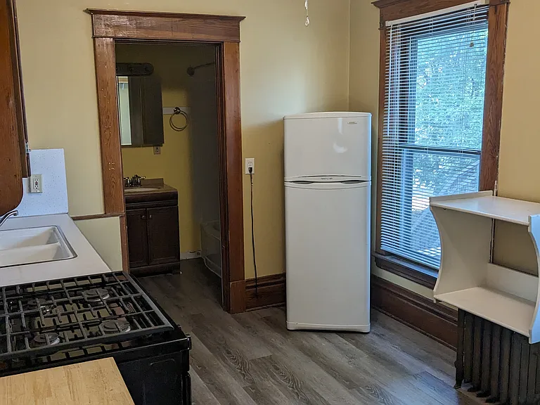 611 Innes St NE — Photo 9