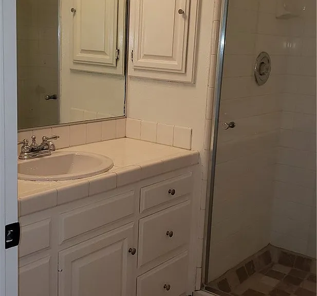 215 Knox St — Photo 30