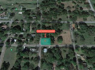 220 S 4th St, Bonham, TX 75418