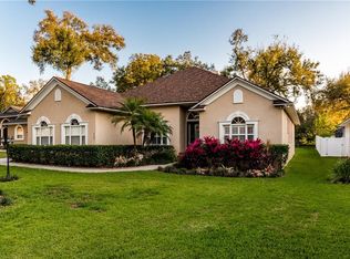 2409 Valrico Forest Dr, Valrico, FL 33594