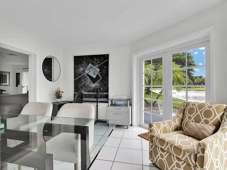 450 French Royale Cir — Photo 25