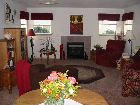 LARGE LIVING ROOM
