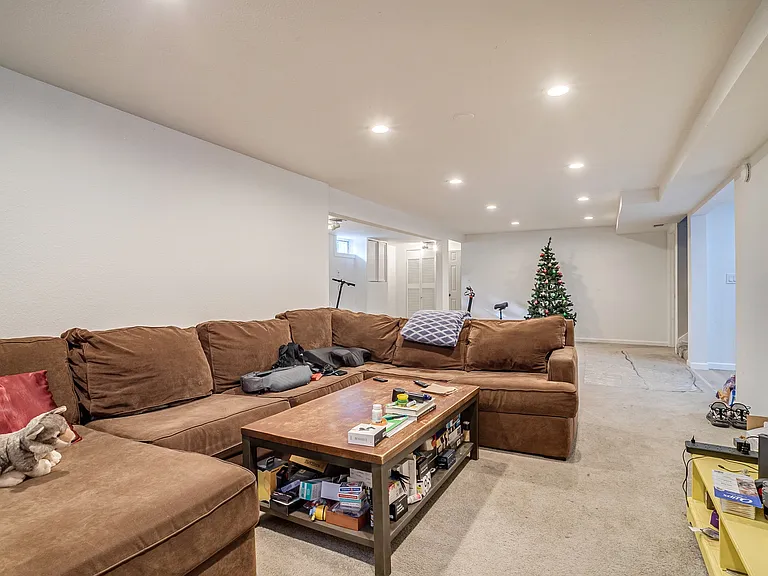 3210 Kearney St — Photo 9