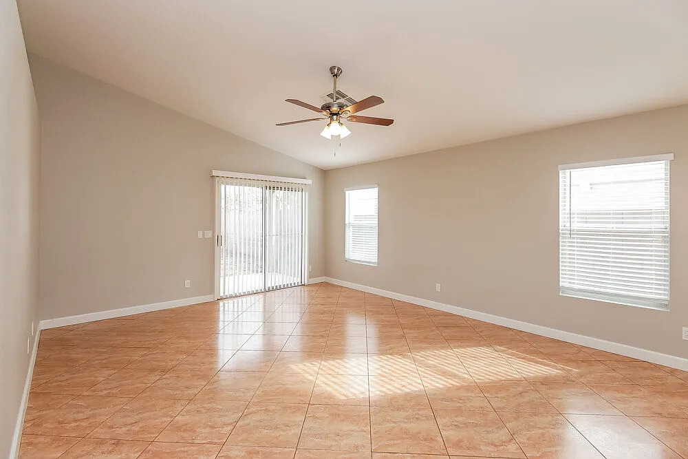 3 bed, 2.0 bath, 1310 sqft, $2,175 — Photo 4