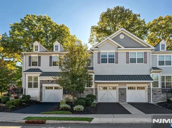 16 Pineview Drive, Waldwick, NJ 07463
