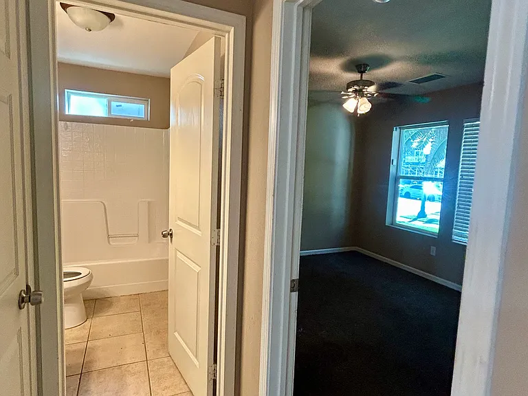 240 N Van Ness Ave — Photo 10