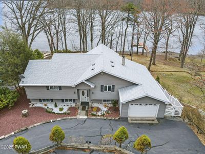 4 Shore Line Dr, Lakeville, PA, 18438